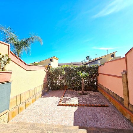 Costa Mediterranea Holiday Homes Кампофеличе-ди-Роччелла Экстерьер фото