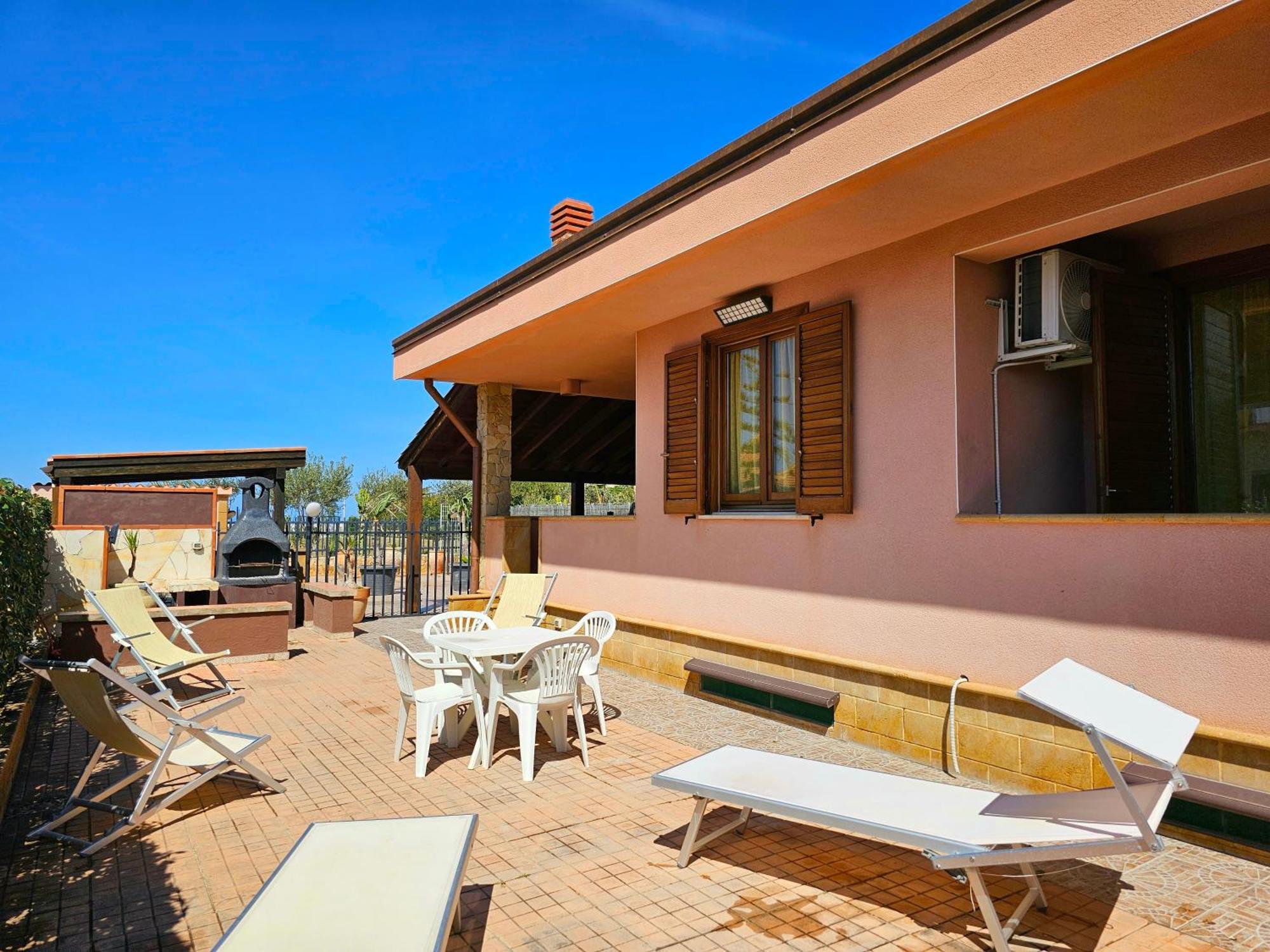 Costa Mediterranea Holiday Homes Кампофеличе-ди-Роччелла Экстерьер фото