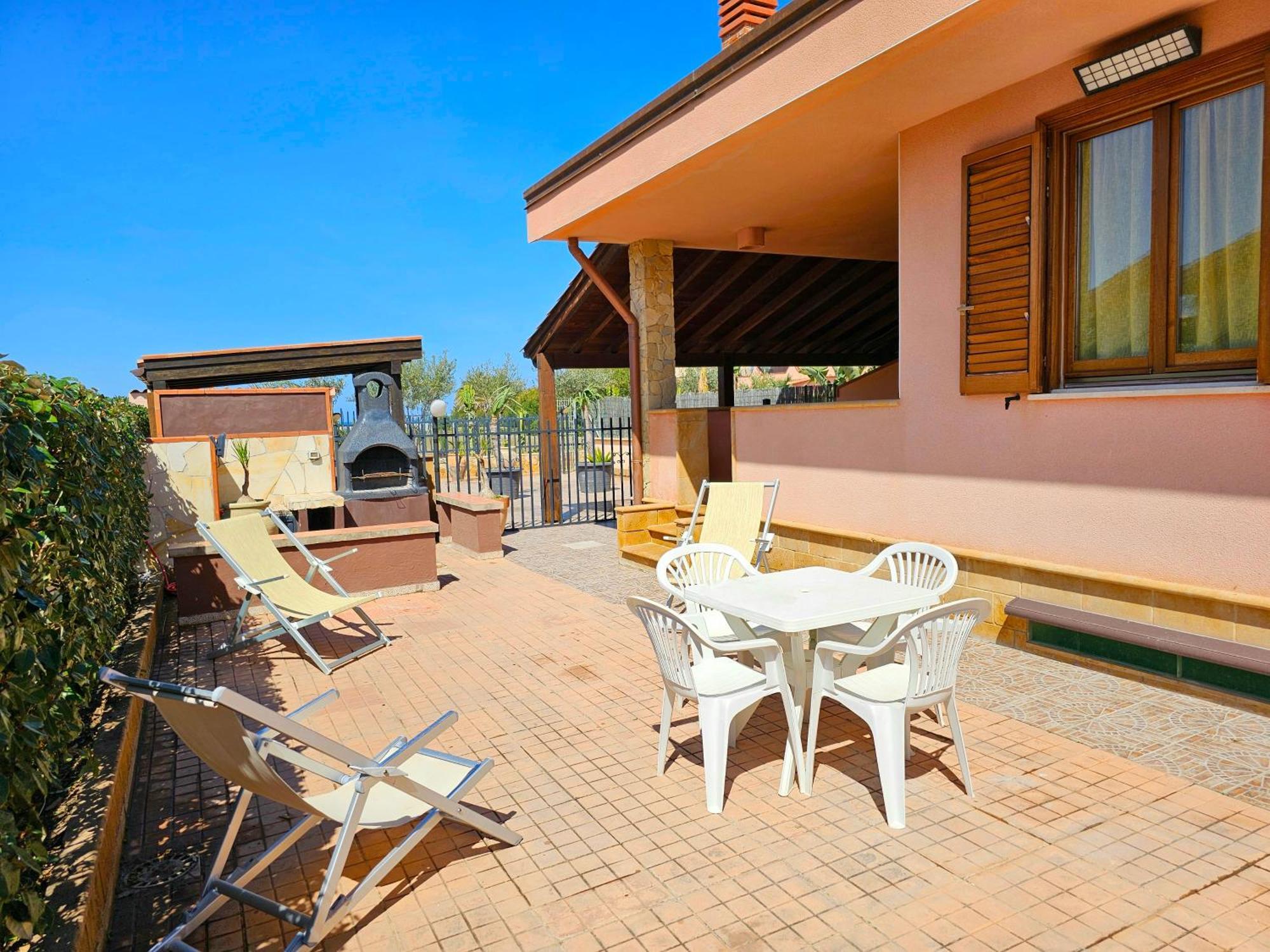 Costa Mediterranea Holiday Homes Кампофеличе-ди-Роччелла Экстерьер фото