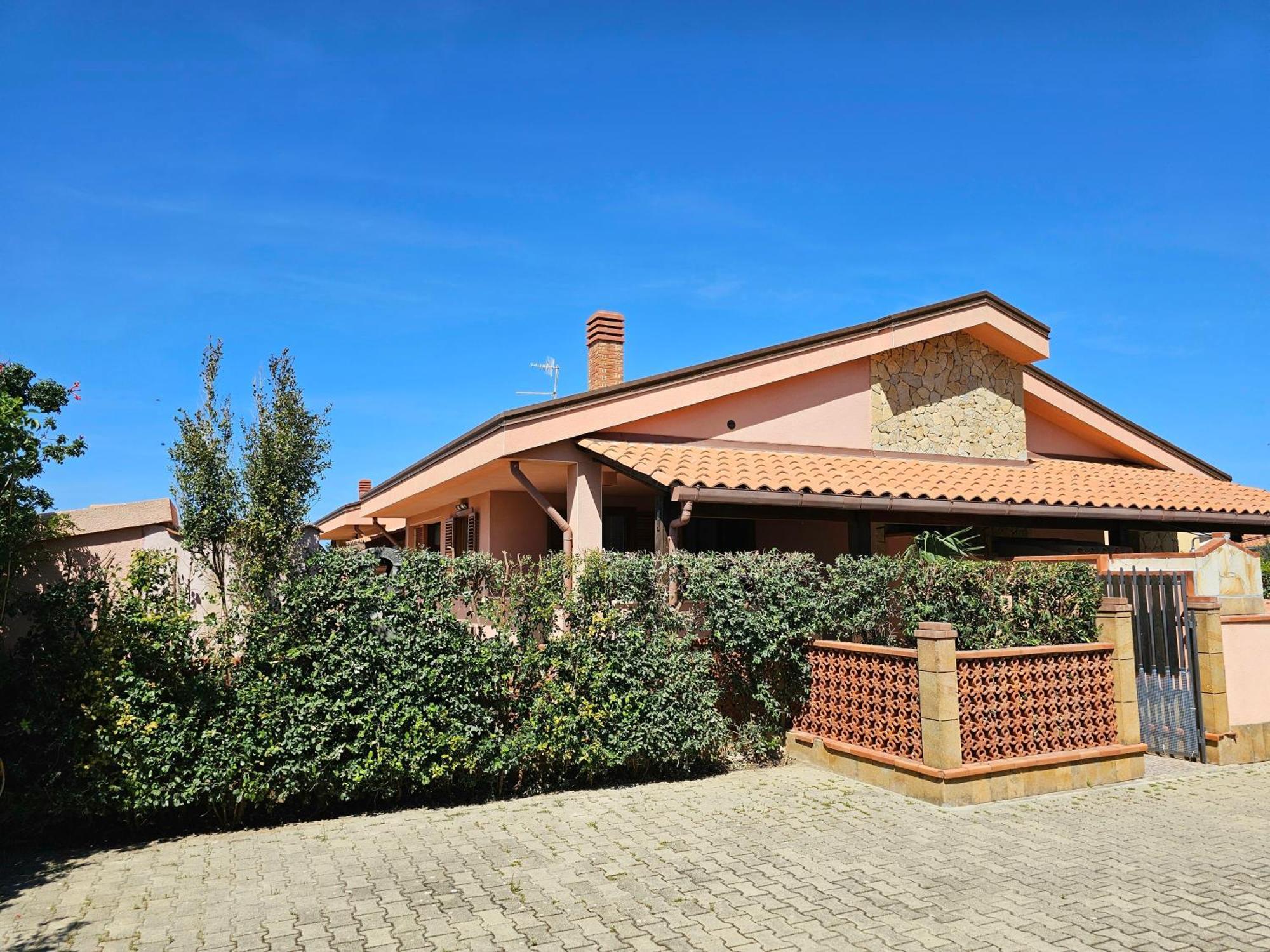 Costa Mediterranea Holiday Homes Кампофеличе-ди-Роччелла Экстерьер фото