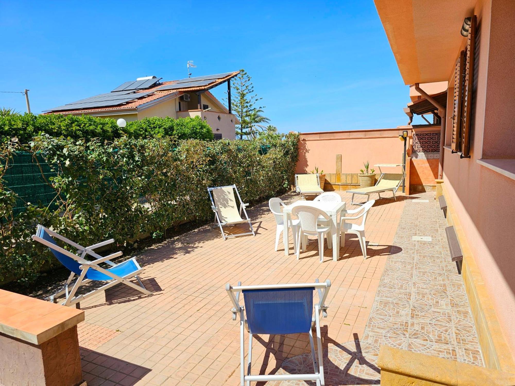 Costa Mediterranea Holiday Homes Кампофеличе-ди-Роччелла Номер фото