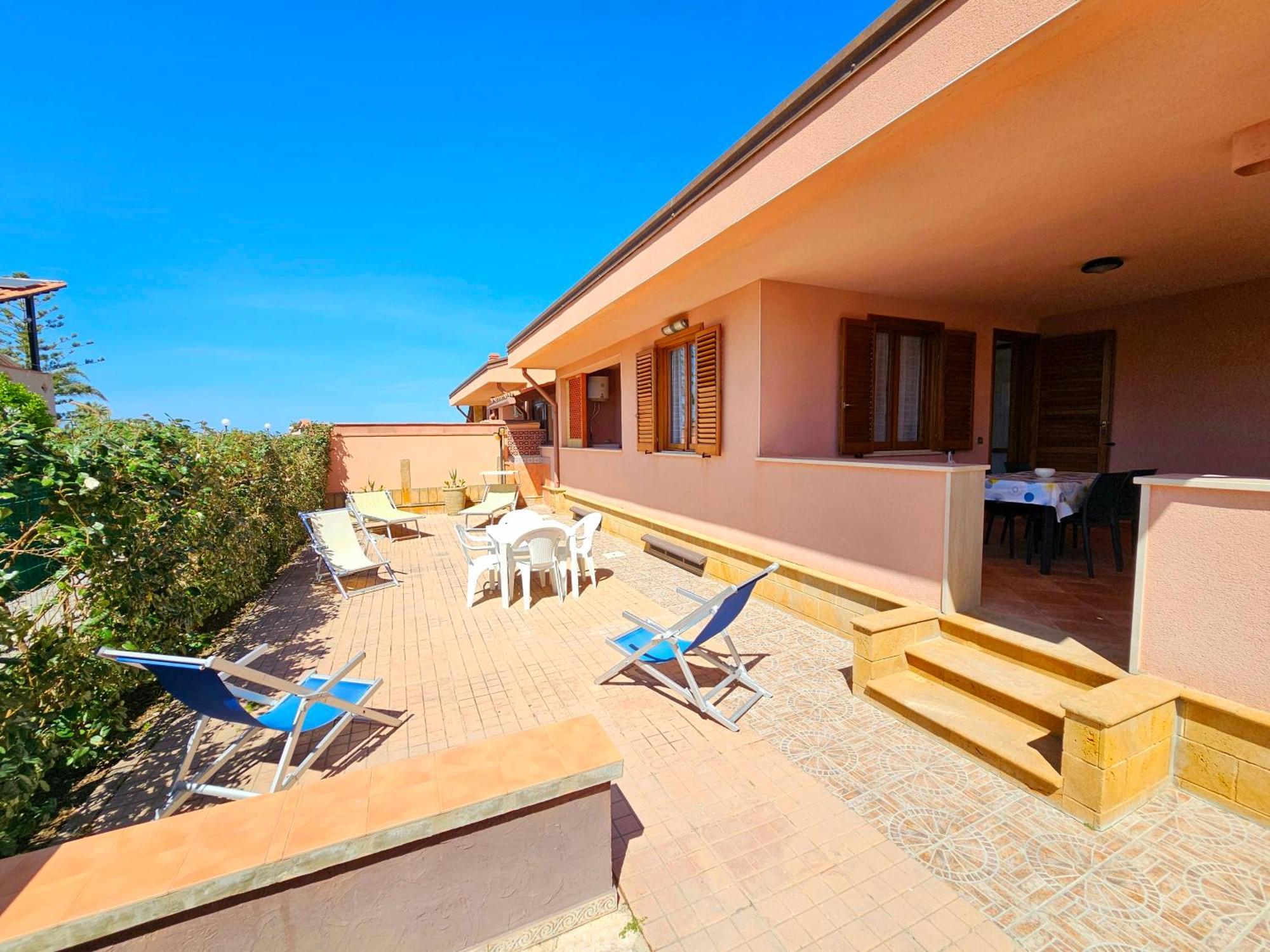 Costa Mediterranea Holiday Homes Кампофеличе-ди-Роччелла Экстерьер фото