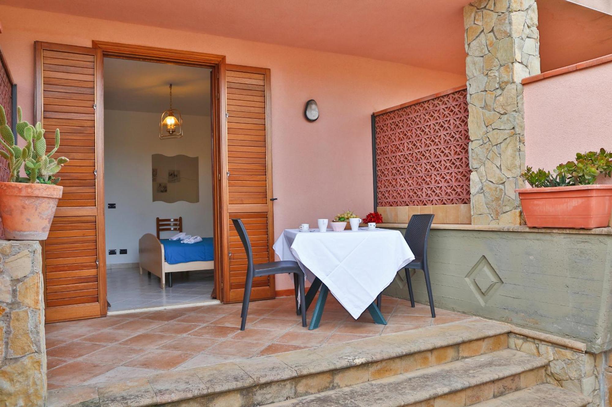 Costa Mediterranea Holiday Homes Кампофеличе-ди-Роччелла Номер фото